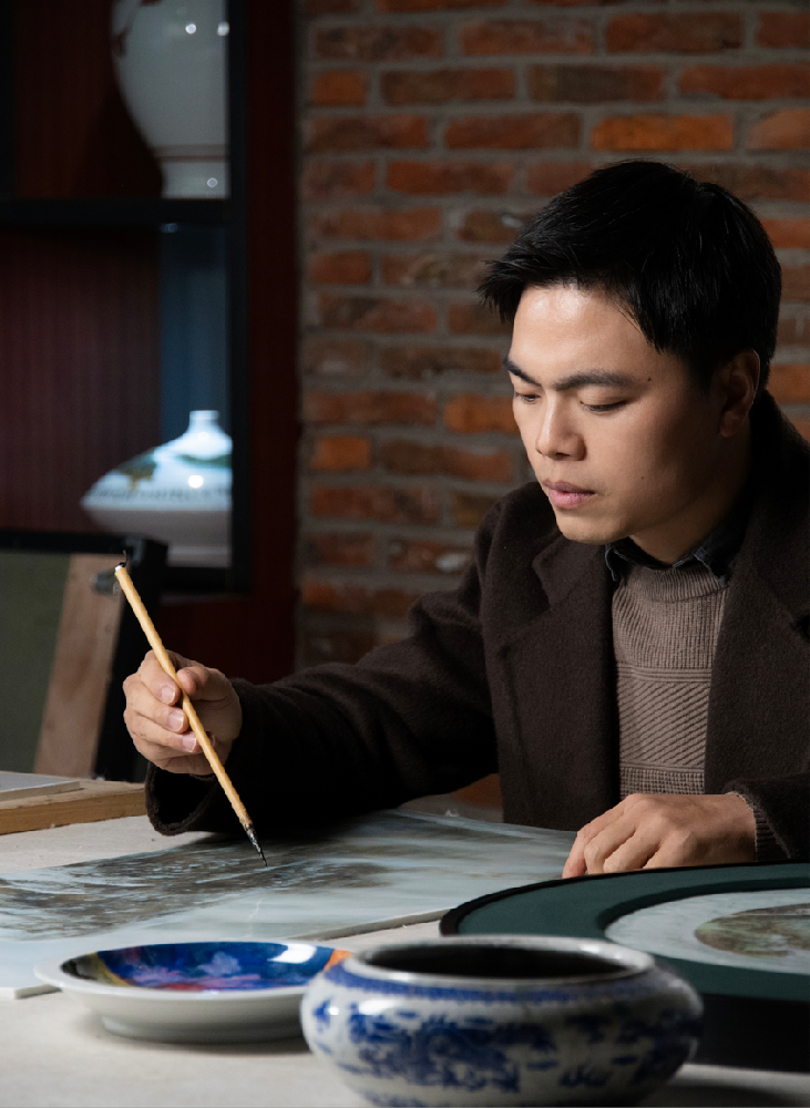 唐亮祥（國(guó)瓷紅葉畫(huà)院高級(jí)畫(huà)師）