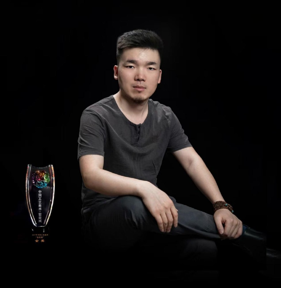 楊丞鈞（國瓷紅葉畫院高級畫師）